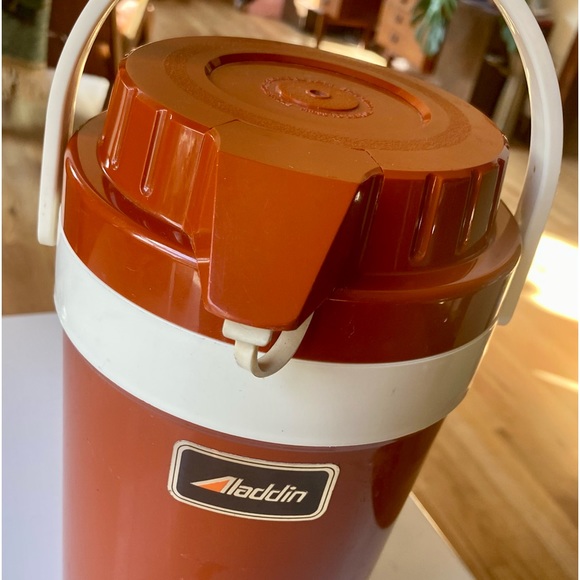 Vintage Aladdin Rust Pump•A•Drink Jug, 2 Liters - Picture 5 of 16